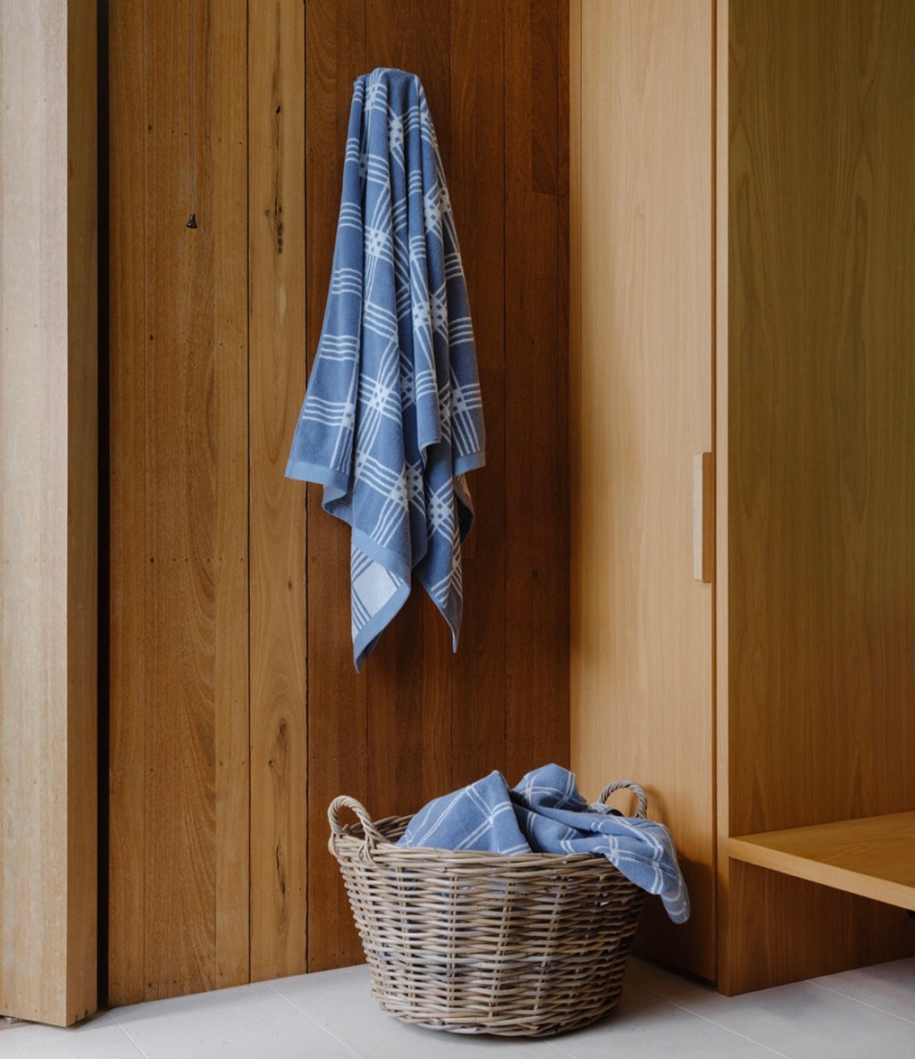 Baina towel FRISA CELESTE / CHALK