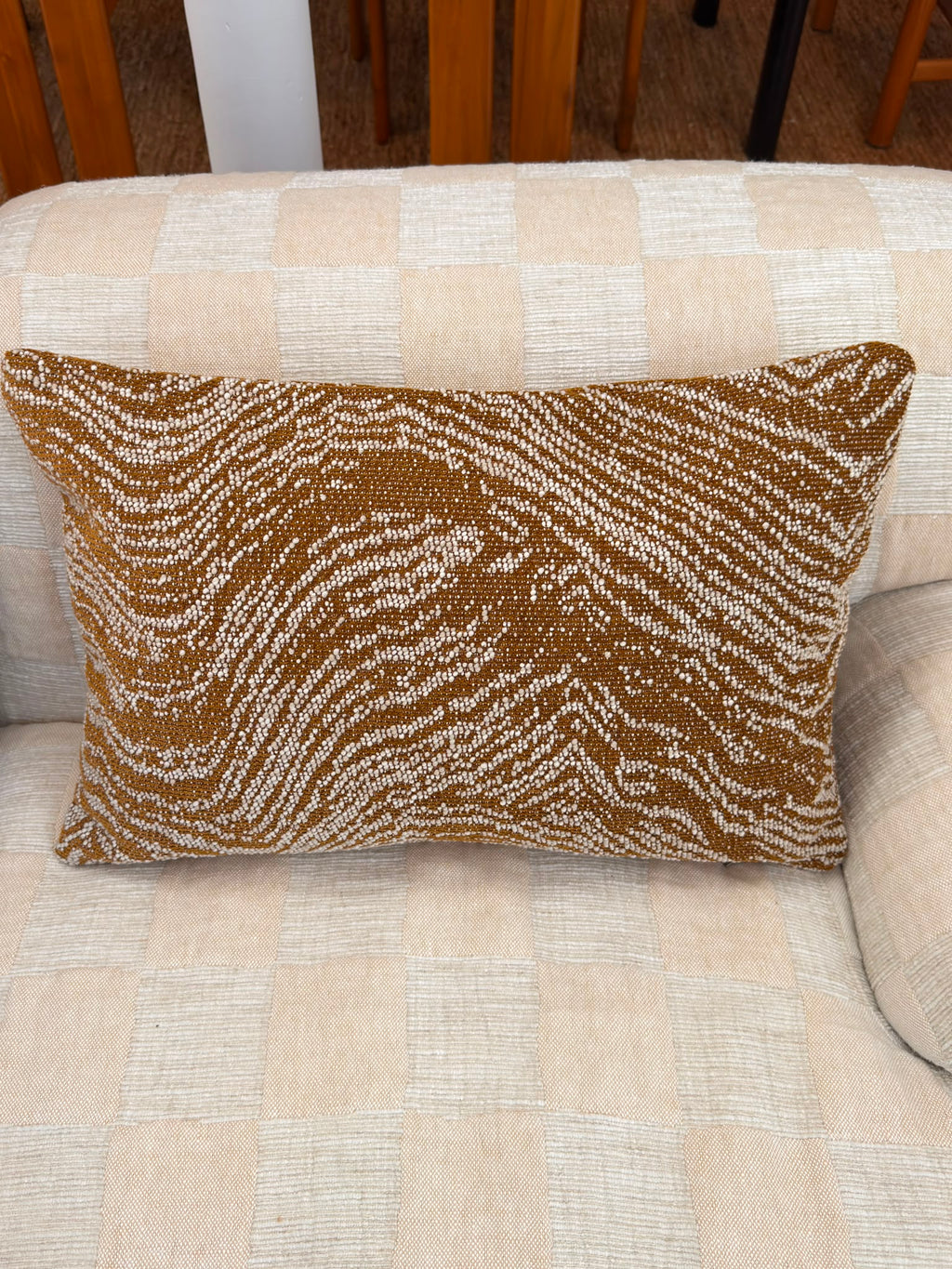 Larsen cushion brown