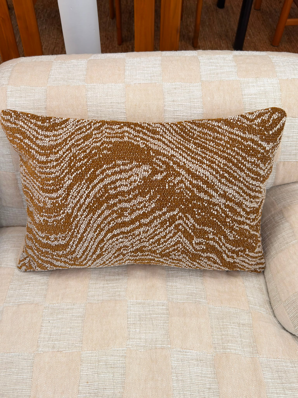 Larsen cushion brown
