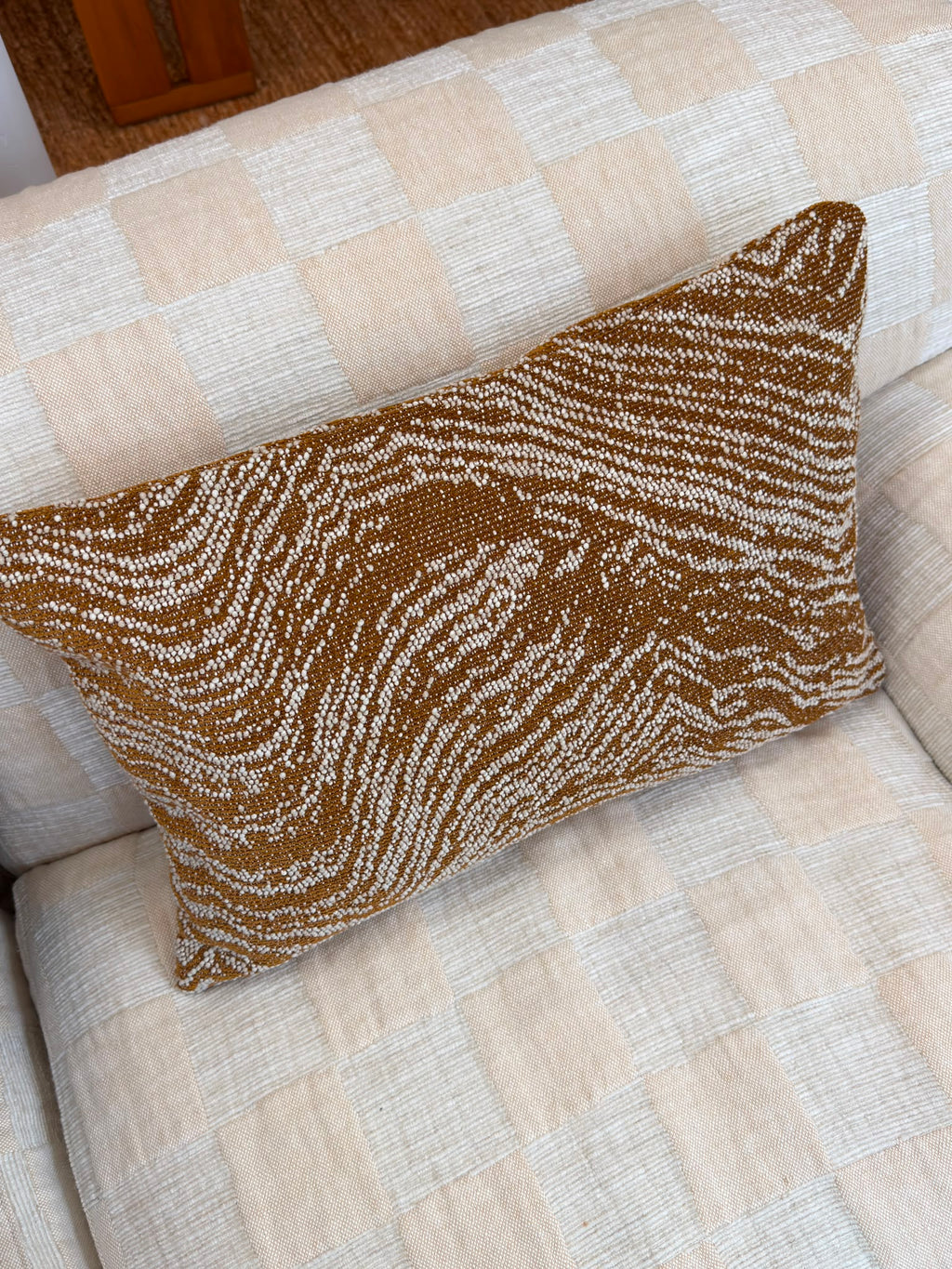 Larsen cushion brown
