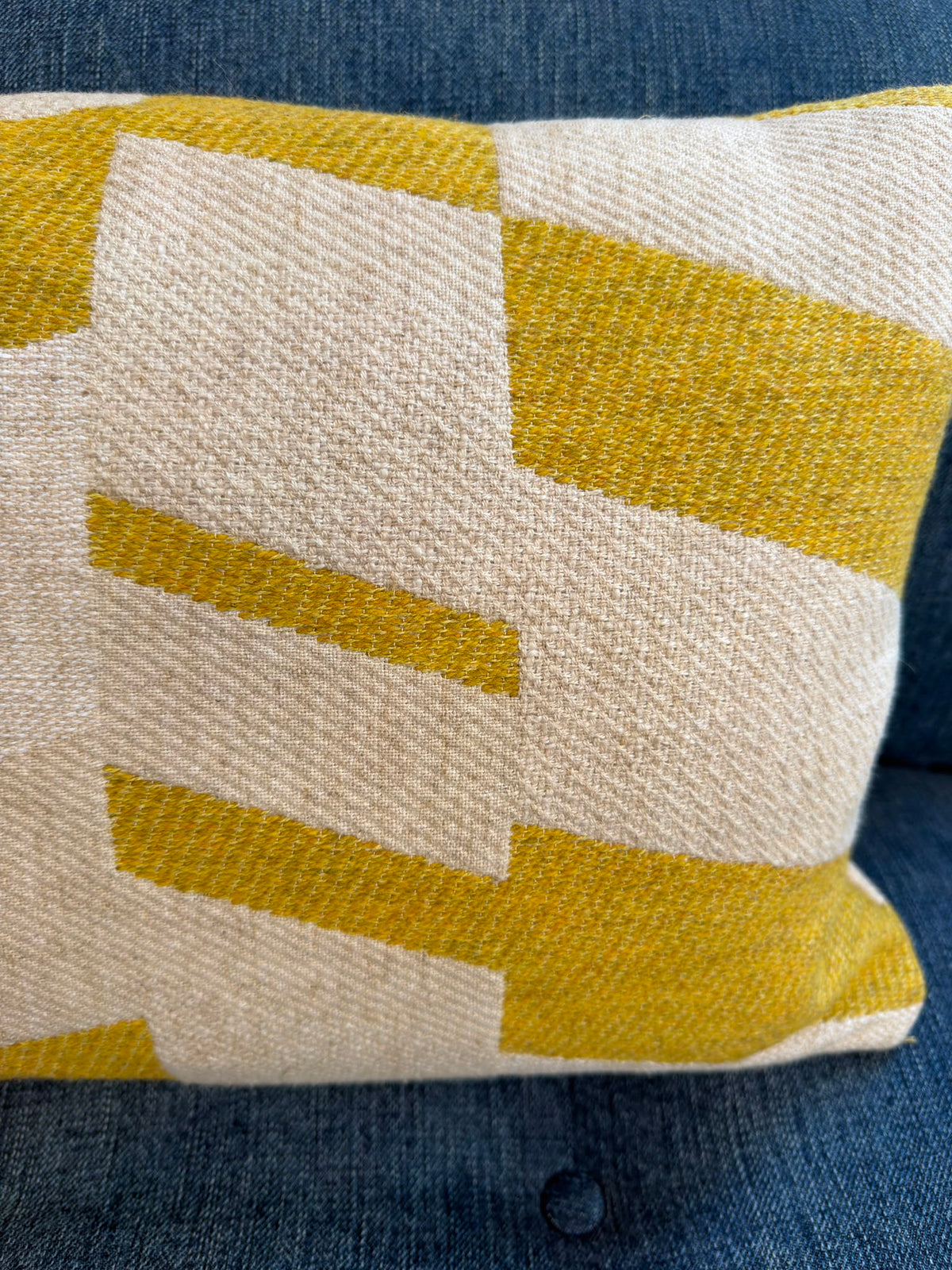 Nobilis cushion yellow