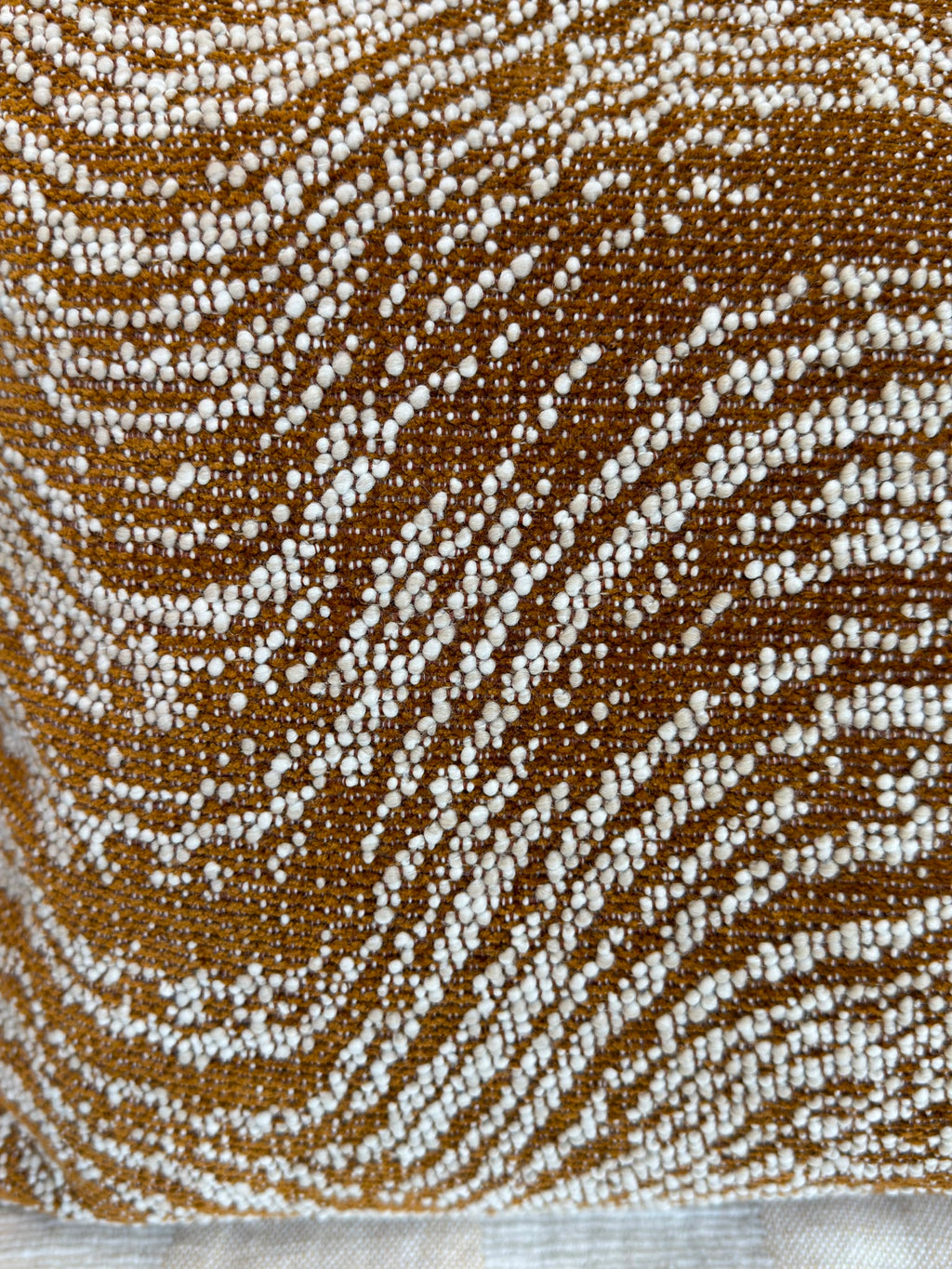 Larsen cushion brown