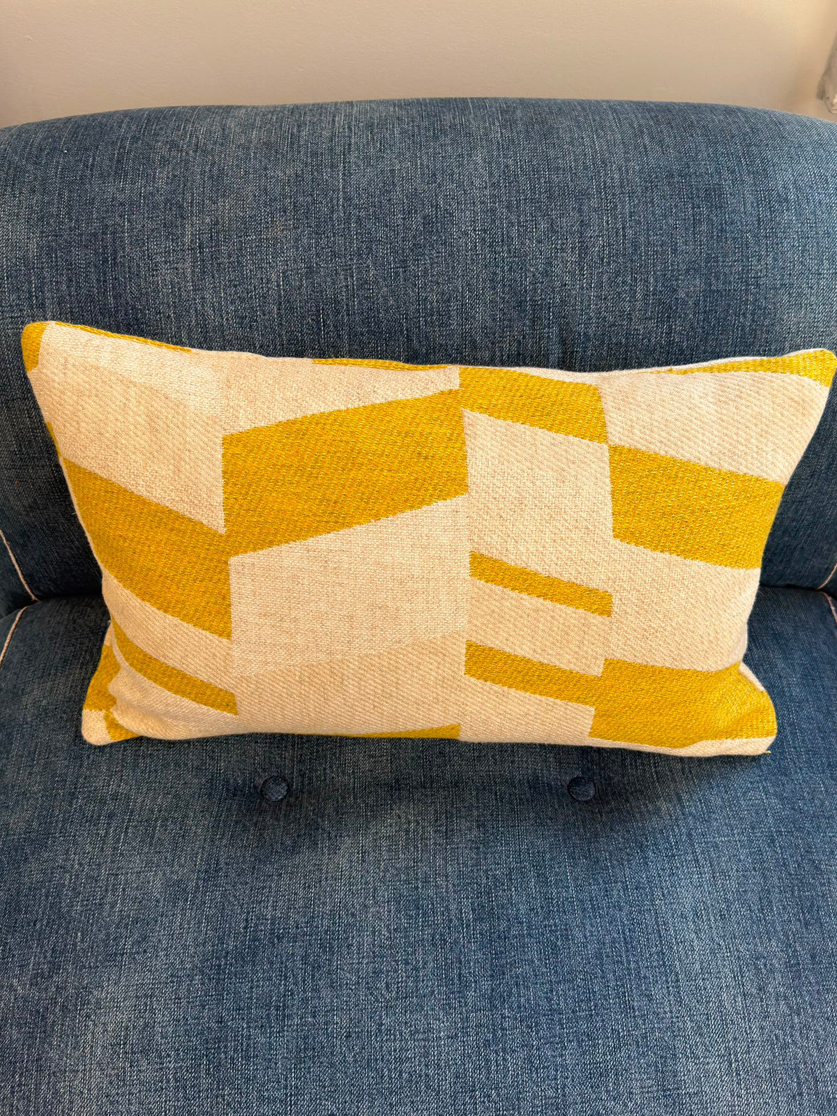 Nobilis cushion yellow