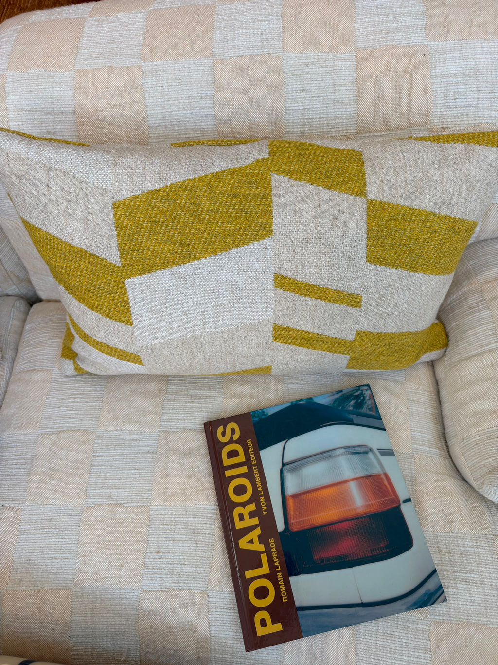 Nobilis cushion yellow