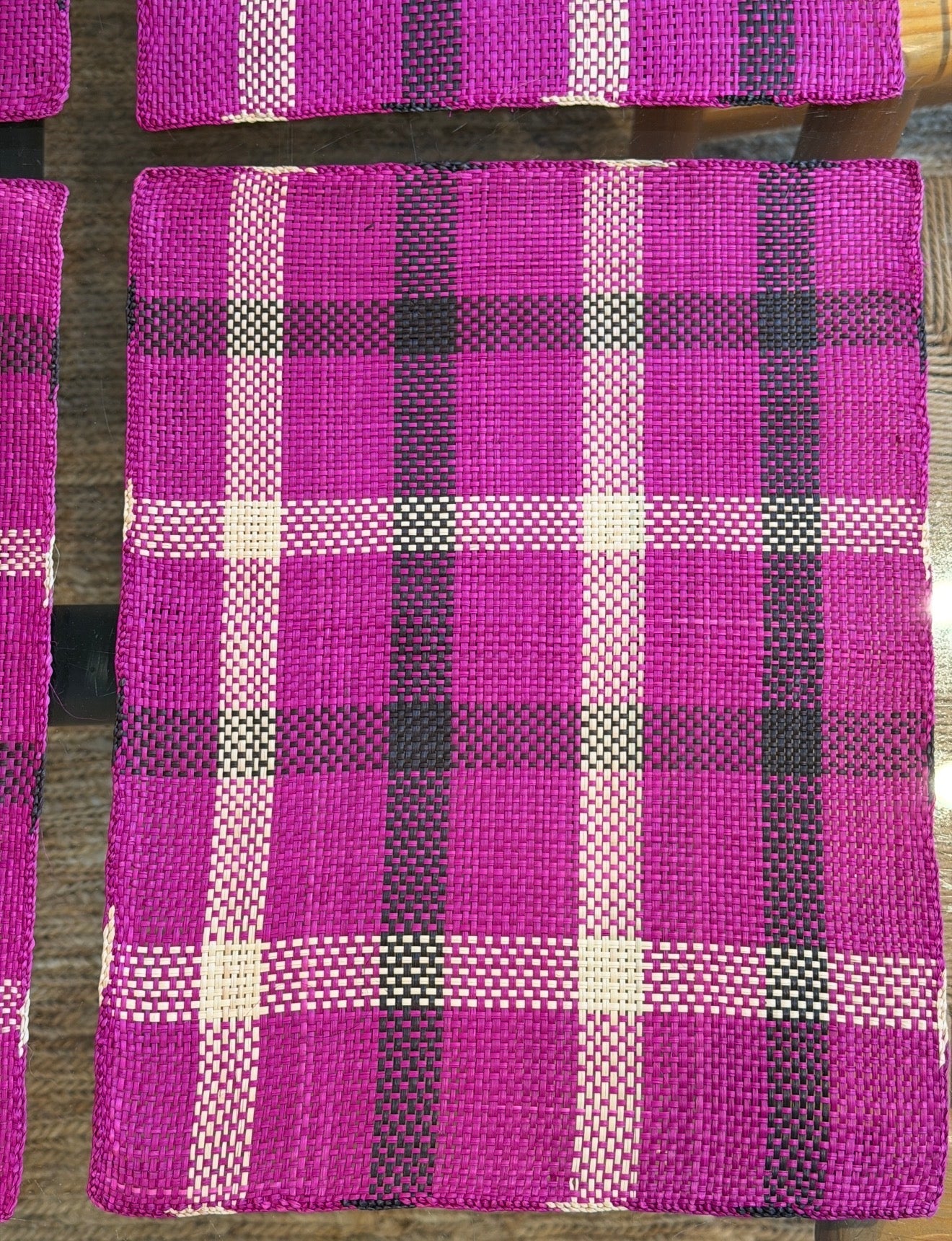 Guanabana Straw placemats set of 6 fuchsia/plum