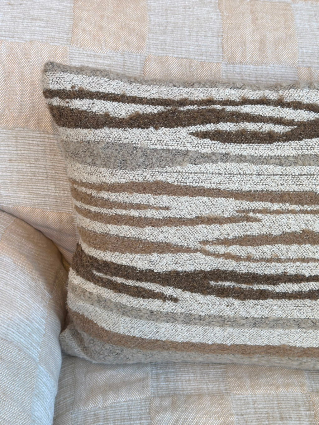 Larsen cushion