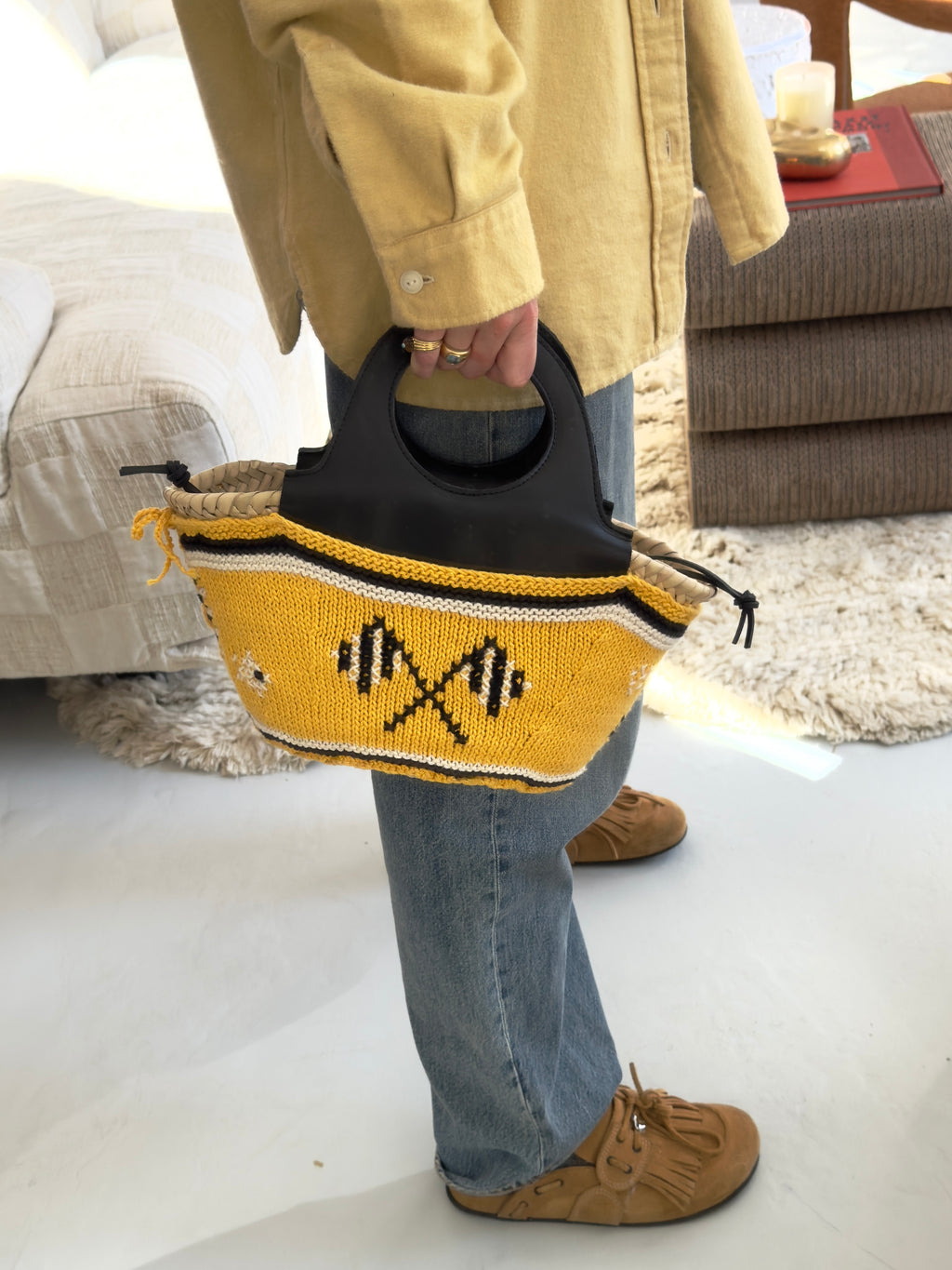 Entrudo Caxinas - mini embroidered basket in yellow