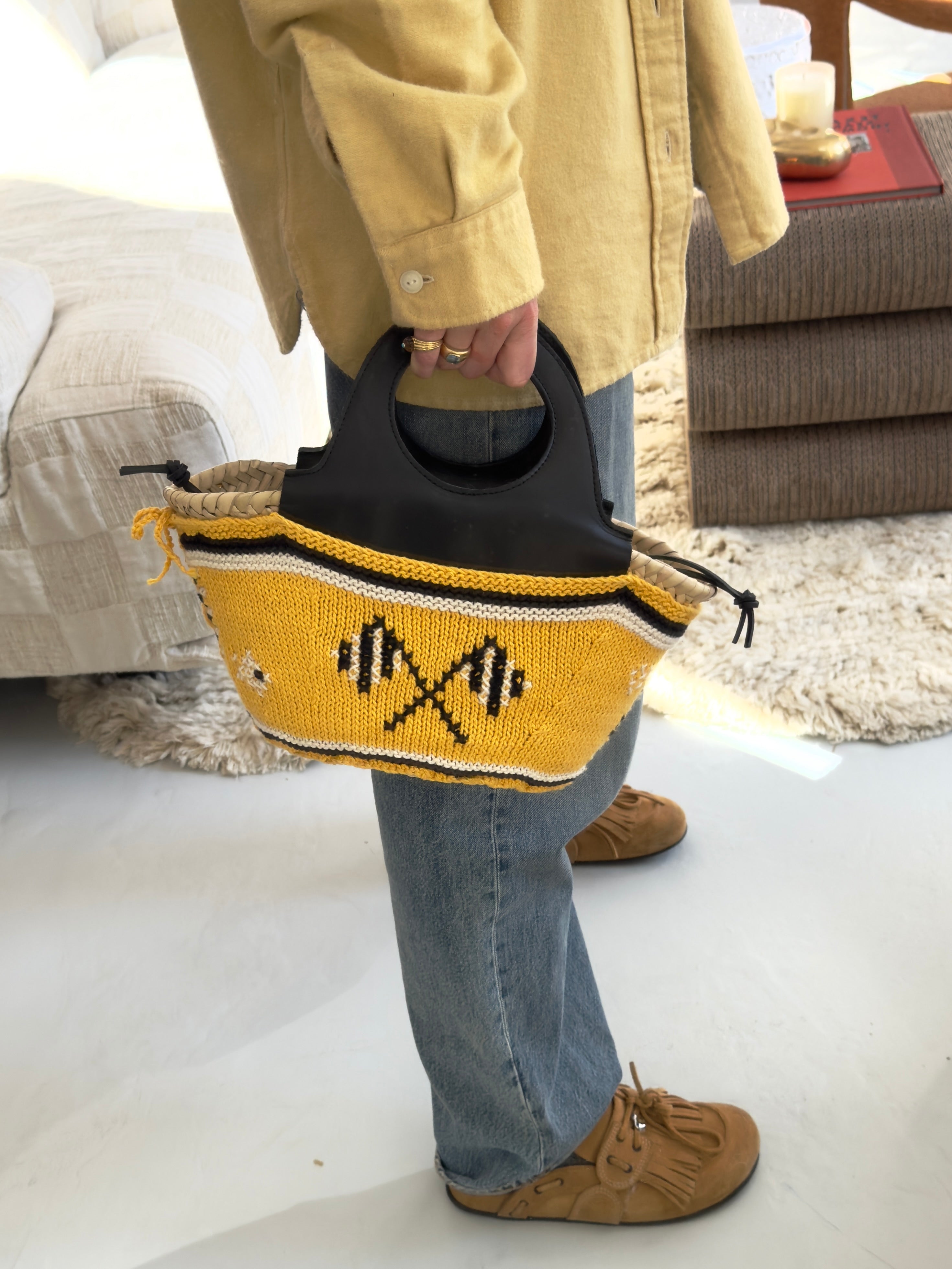 Entrudo Caxinas - mini embroidered basket in yellow