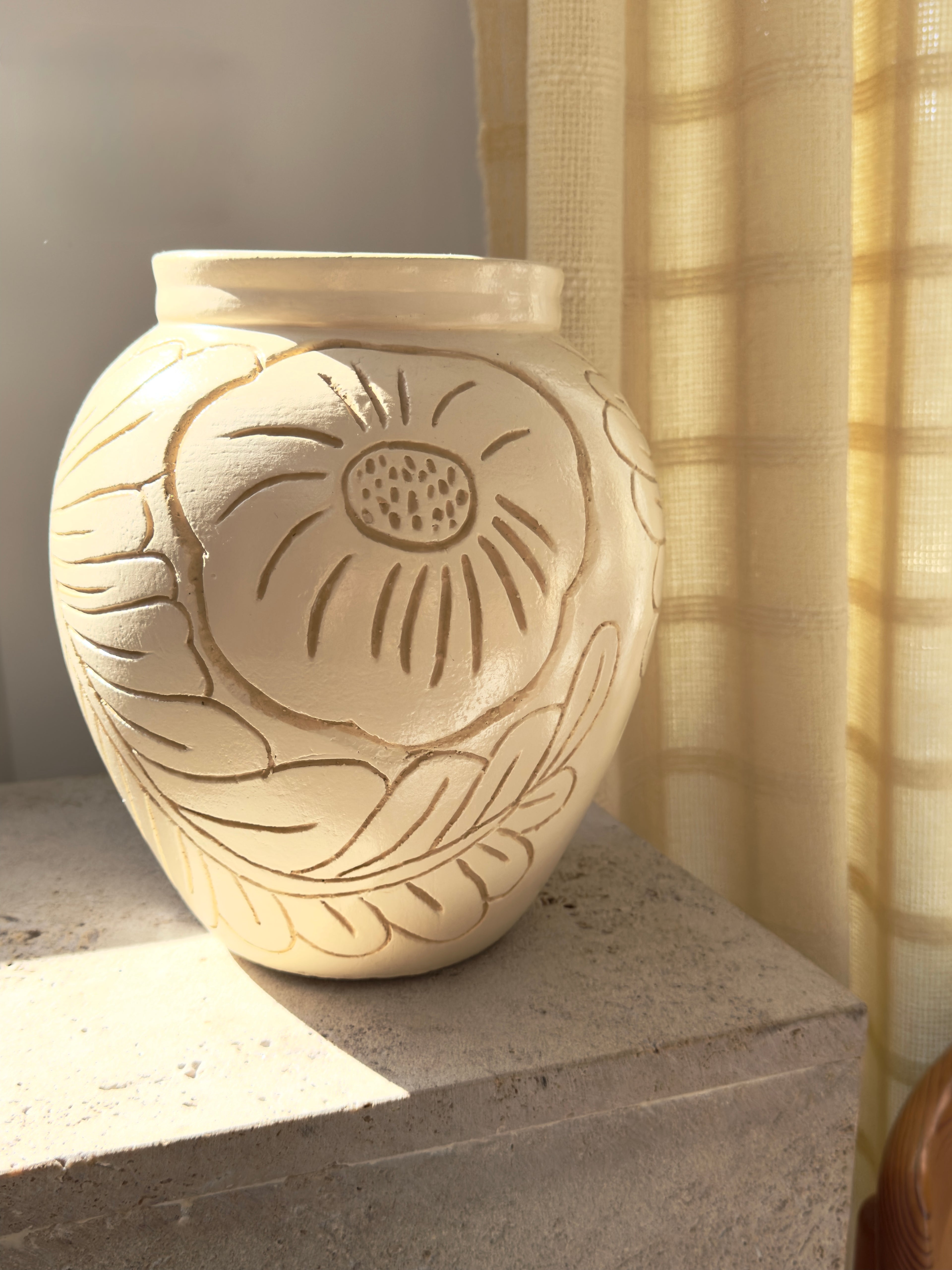 Dusty Deco Frida Vase White